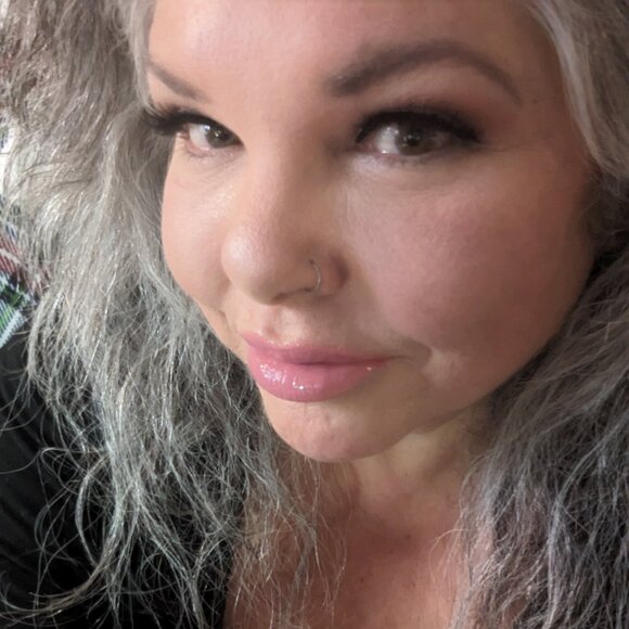 Meet your Posher, Brooke - Picture 2 of 4